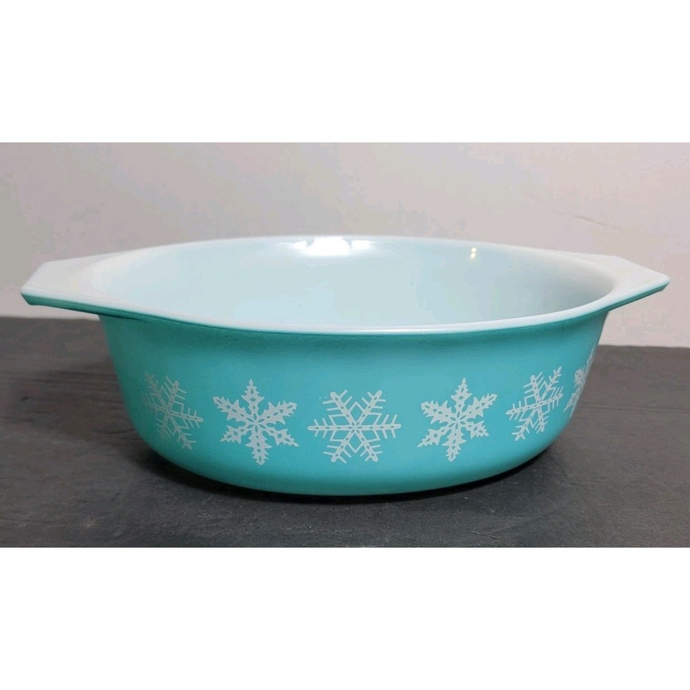 PYREX Turquoise White Snowflake 1.5 Qt Casserole Dish 043 Vintage MCM No Lid